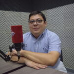 El primer relator y periodista deportivo con autismo está en Radio Max, bienvenido Nicolás Casas.